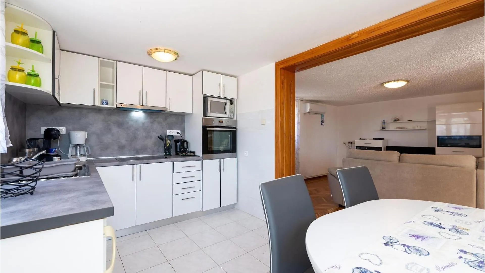 Awesome Home In Rtina With House Sea View