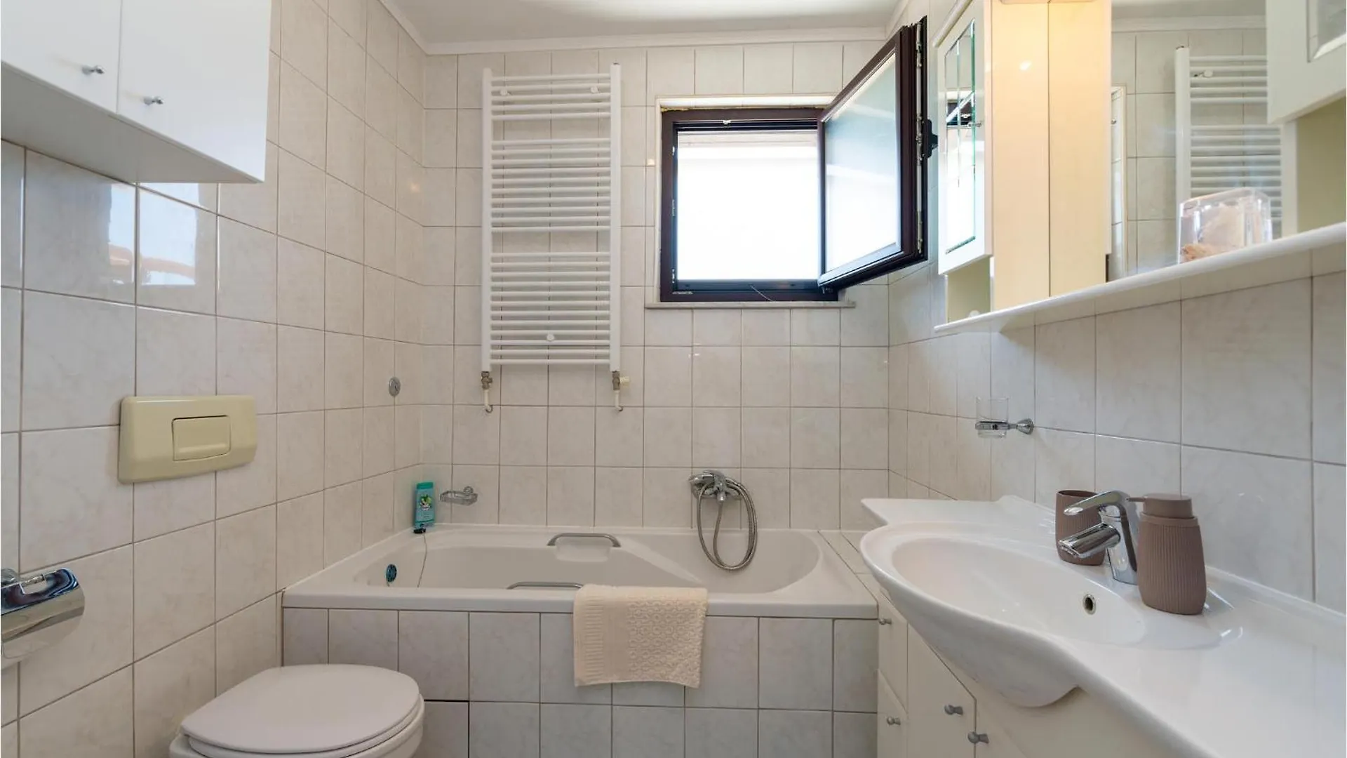Awesome Home In Rtina With House Sea View 0*,  Croatia