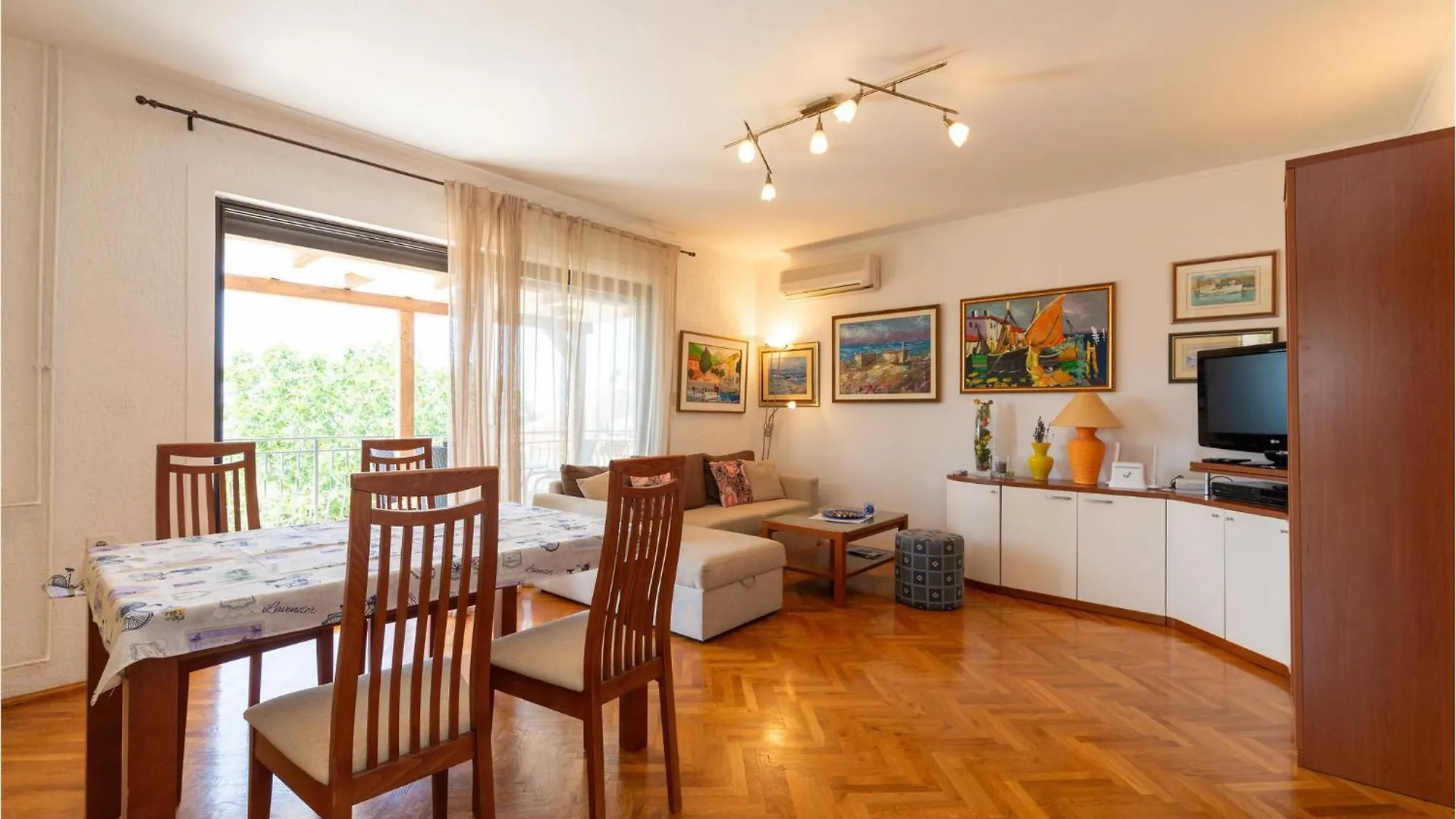 Awesome Home In Rtina With House Sea View Holiday home