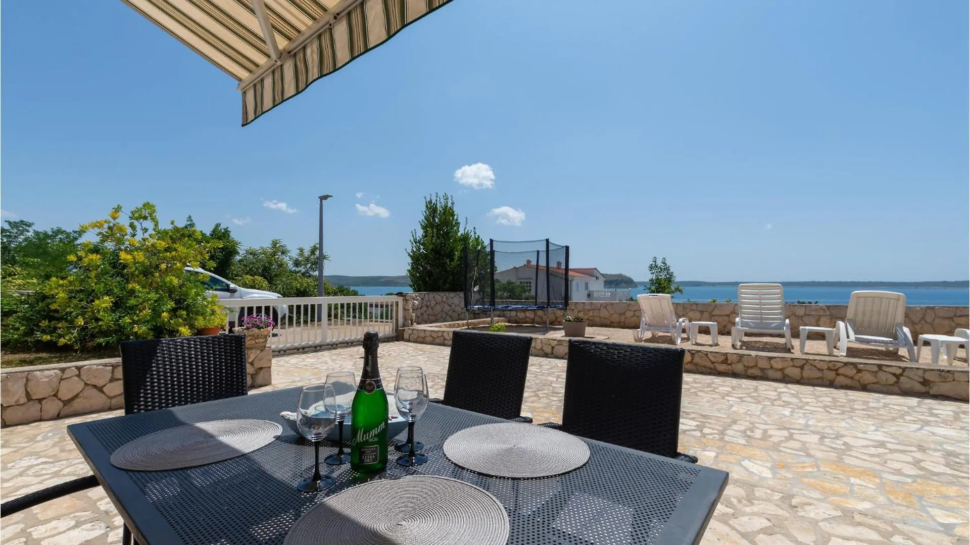 Awesome Home In Rtina With House Sea View