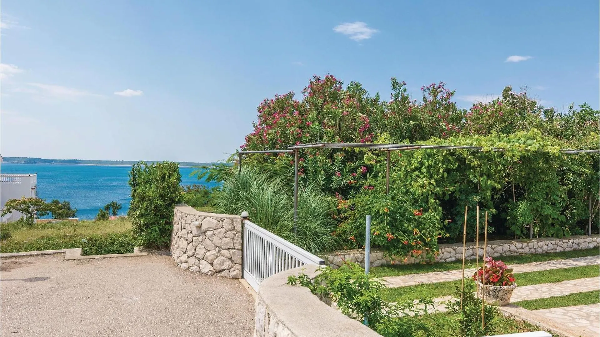 Holiday home Awesome Home In Rtina With House Sea View